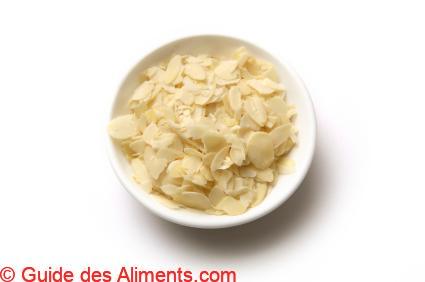 <a class="ingredient-link" data-ingredient-link-id="18" data-clicks="0" href="https://guidedesaliments.com/guide/amandes-effilees/" target="_blank" rel="nofollow sponsored">amandes effilées</a>