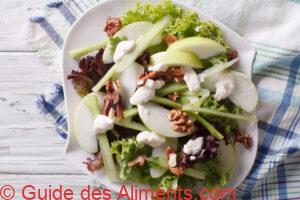 Une salade Waldorf est préparée à partir de pomme et de céleri hachés en julienne, avec des noix et des raisins et une sauce mayonnaise. Elle fut créée vers 1893 à l'hôtel Waldorf de New York
